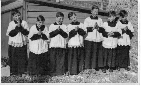 dogblog--altarboys01